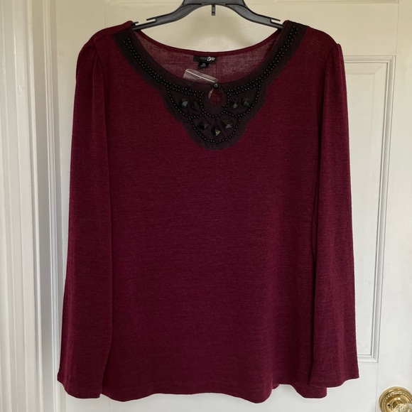 Garnet knit top with a black jet black embellished neckline by East 5th, XL - Picture 1 of 7